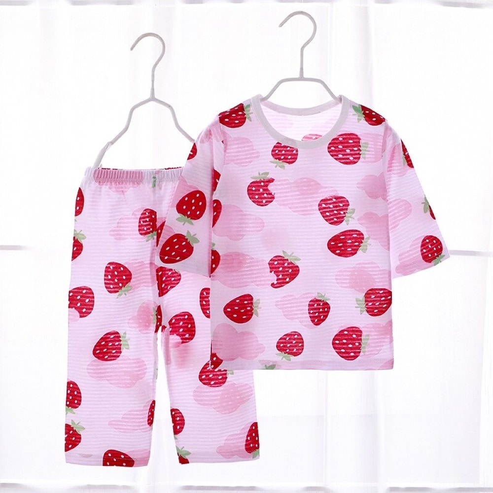 Sommarpyjamas med trekvartslånga ärmar, jordgubbsmönster, för barn i rosa, fashionabla på ett bälte