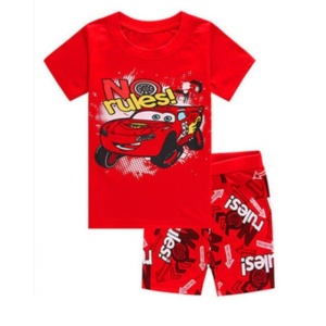 Sommarpyjamas för pojkar i röd bomull med bilmönster, mycket hög kvalitet och modernt