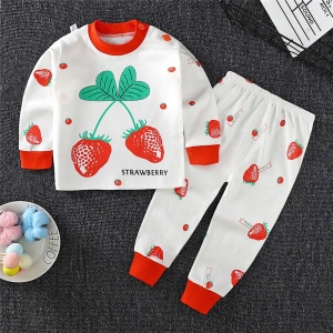 Pyjamas i jordgubbsmull för barn av mycket hög kvalitet