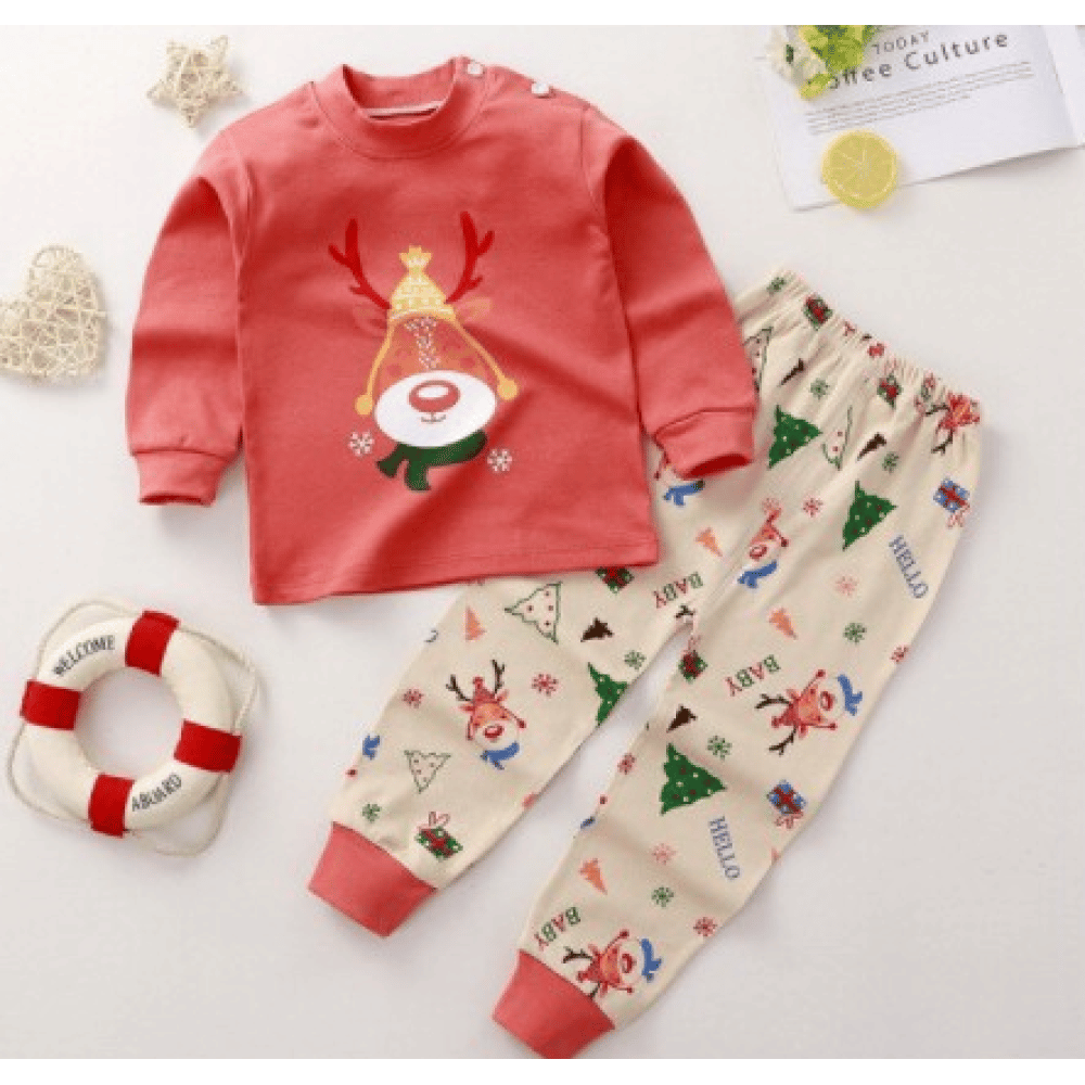 Pyjamaset för pojkar och flickor med renar till jul