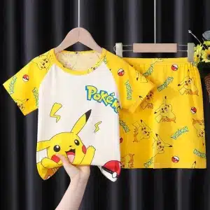 Pokémon Pikachu sommarpyjamas för barn gul på ett bälte i ett hus