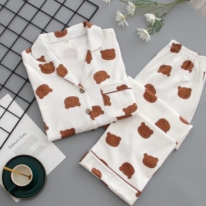 Tvådelad pyjamas för kvinnor med brunt teddybjörntryck