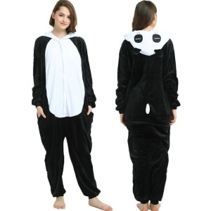 Svart och vit panda-pyjamadräkt för kvinnor med vit bakgrund