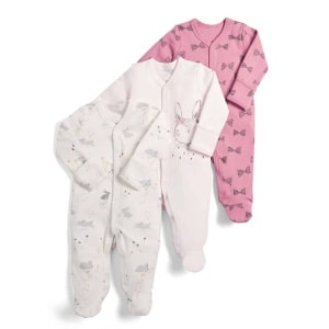 Tredelad pyjamasdräkt för barn med kanin och rosettmönster och vit bakgrund