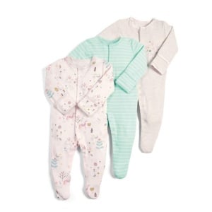 Baby pyjamasdräkt i tre delar med blommigt och randigt mönster på vit bakgrund